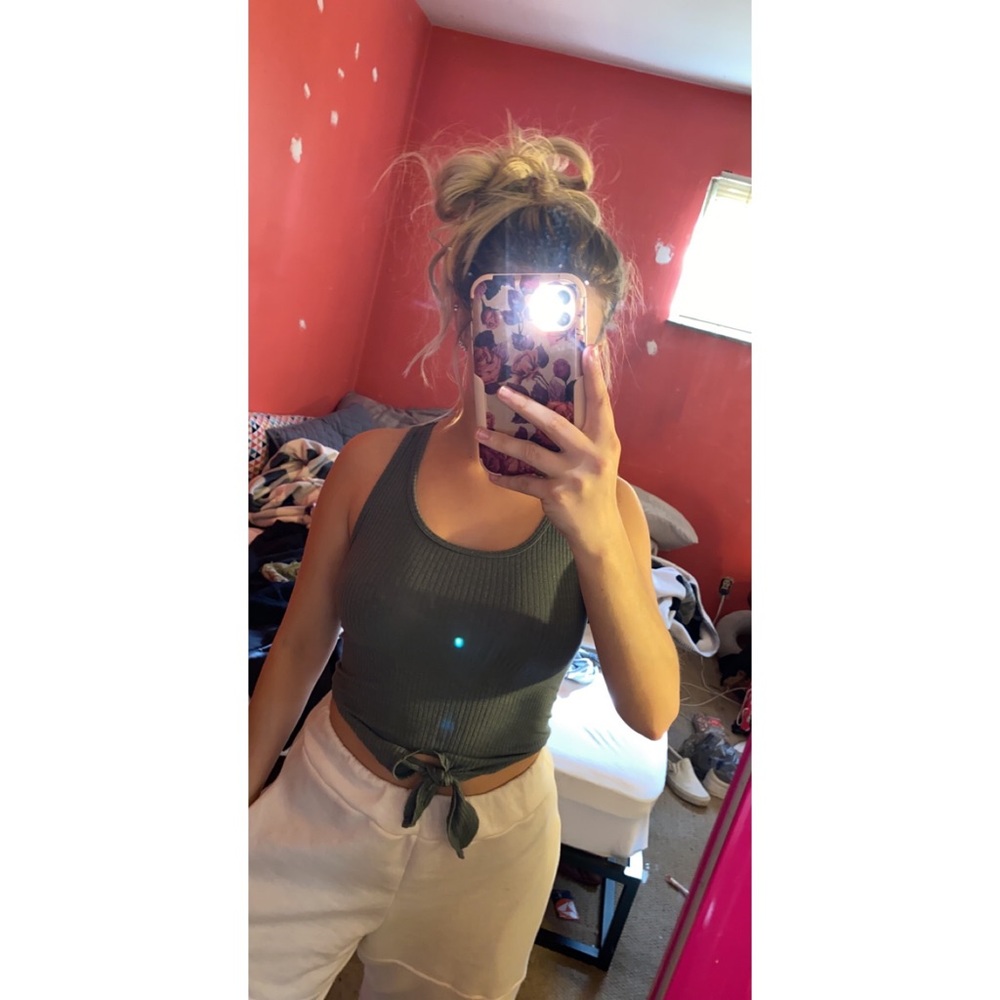 Crop top - Picture 2 of 5